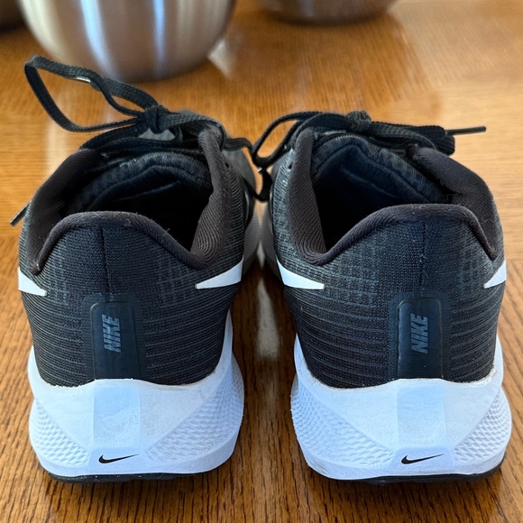Women’s Nike Pegasus 39 size 8.5 Running Shoes - Picture 4 of 14